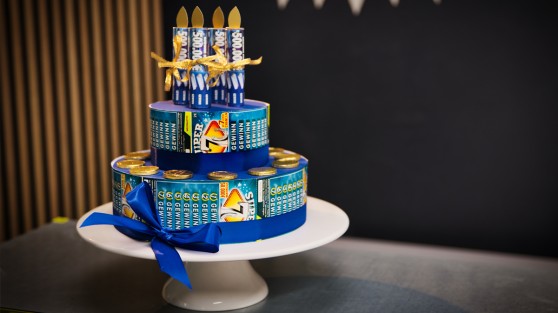 Torte aus WestLotto-Rubbellosen | DIY-Idee