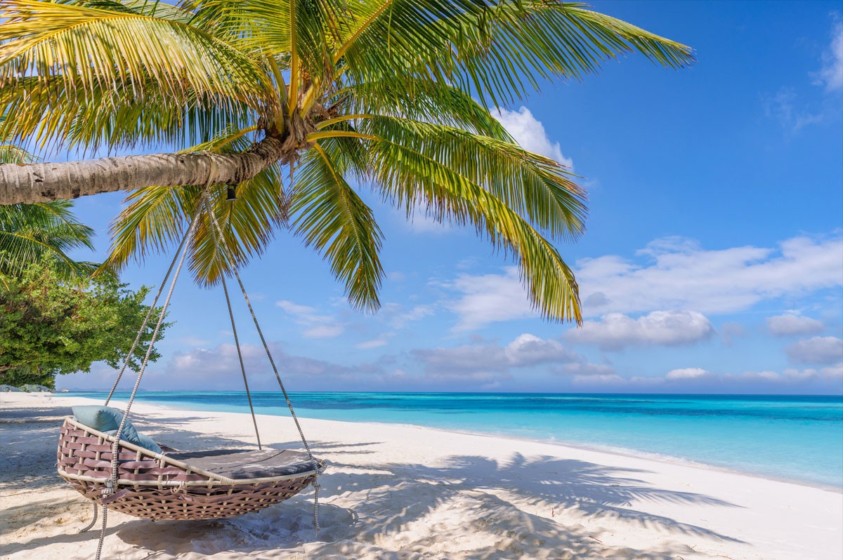 Liege an einem Strand auf den Malediven | Eurojackpot-Gewinnspiel Traumreise