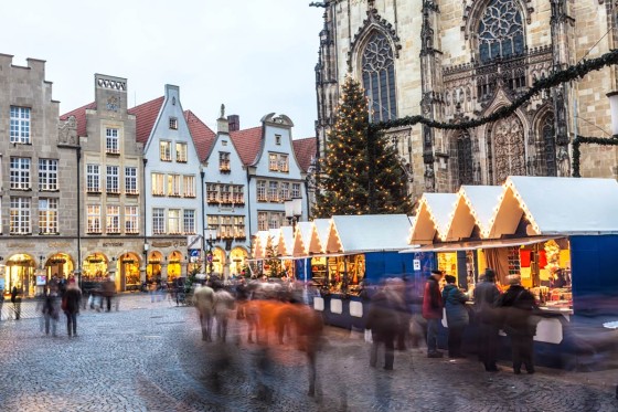Weihnachtsmarkt auf Kirchplatz in Münster | WestLotto Ausflugstipps 