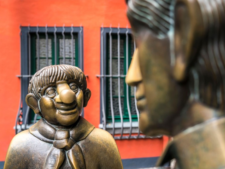 Bronzestatue Tünnes und Schäl in Köln | Glücksbringer WestLotto