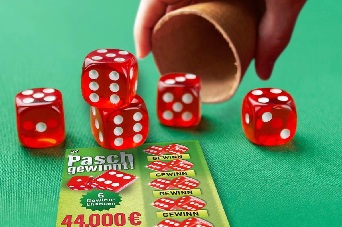 Grafik zeigt Rubbellos Pasch gewinnt mit Würfeln und einem Würfelbecher | WestLotto