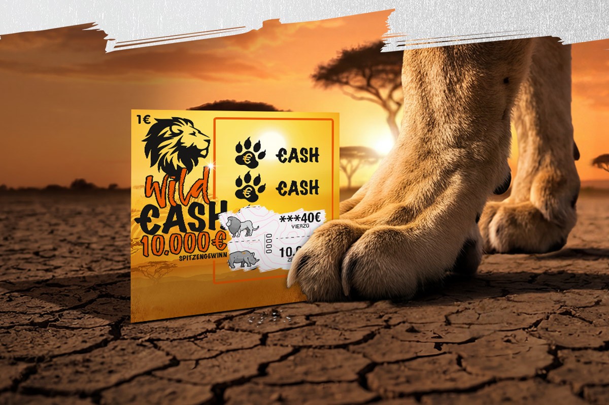Zwei Löwenpranken in der Savanne. In einer Pranke steckt das WestLotto-Rubbellos Wild Cash