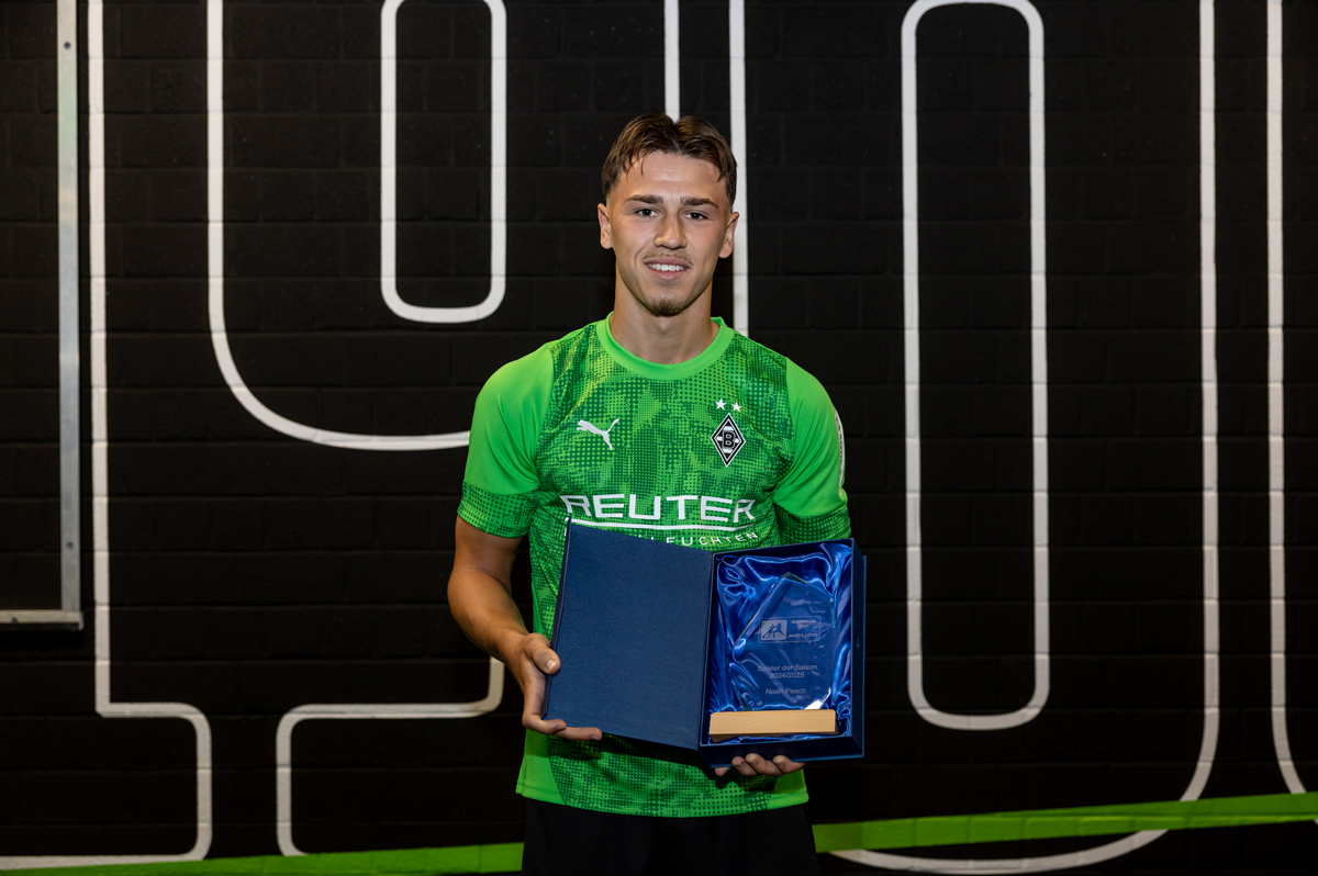 Noah Pesch mit der Auszeichnung zum WestLotto Spieler der Saison 2024/2025