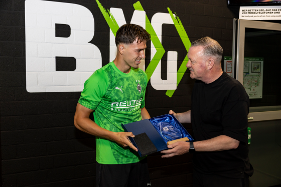 Ein Zweikampf zwischen Spielern von FC Gütersloh und Rödinghausen | WestLotto Spieler der Saison Ein Zweikampf zwischen Spielern von FC Gütersloh und Rödinghausen | WestLotto Spieler der Saison