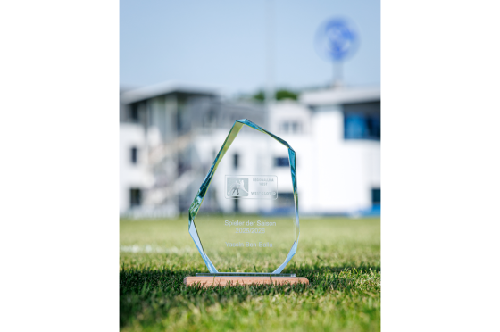 Ein Zweikampf zwischen Spielern von FC Gütersloh und Rödinghausen | WestLotto Spieler der Saison